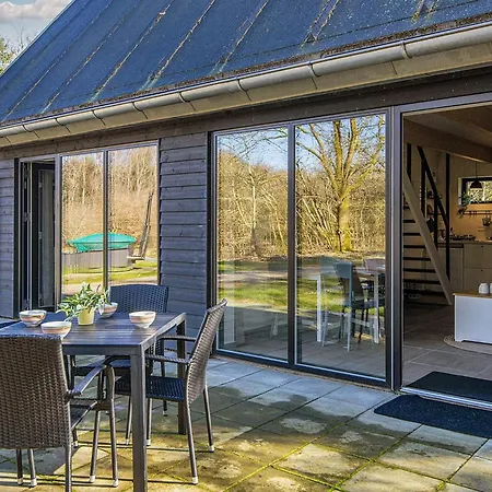 5 Star In Hovborg-by Traum